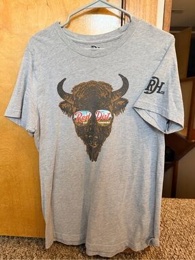 Red Dirt Hat Company Buffalo Graphic Tee - Gray